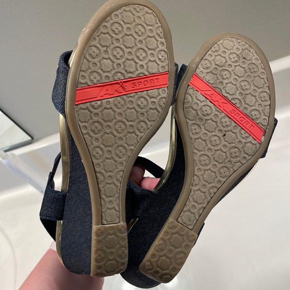 AK Anne Klein Sport Women's Pelonia Fabric, Denim-Gold, 8.5 M US - Picture 3 of 3